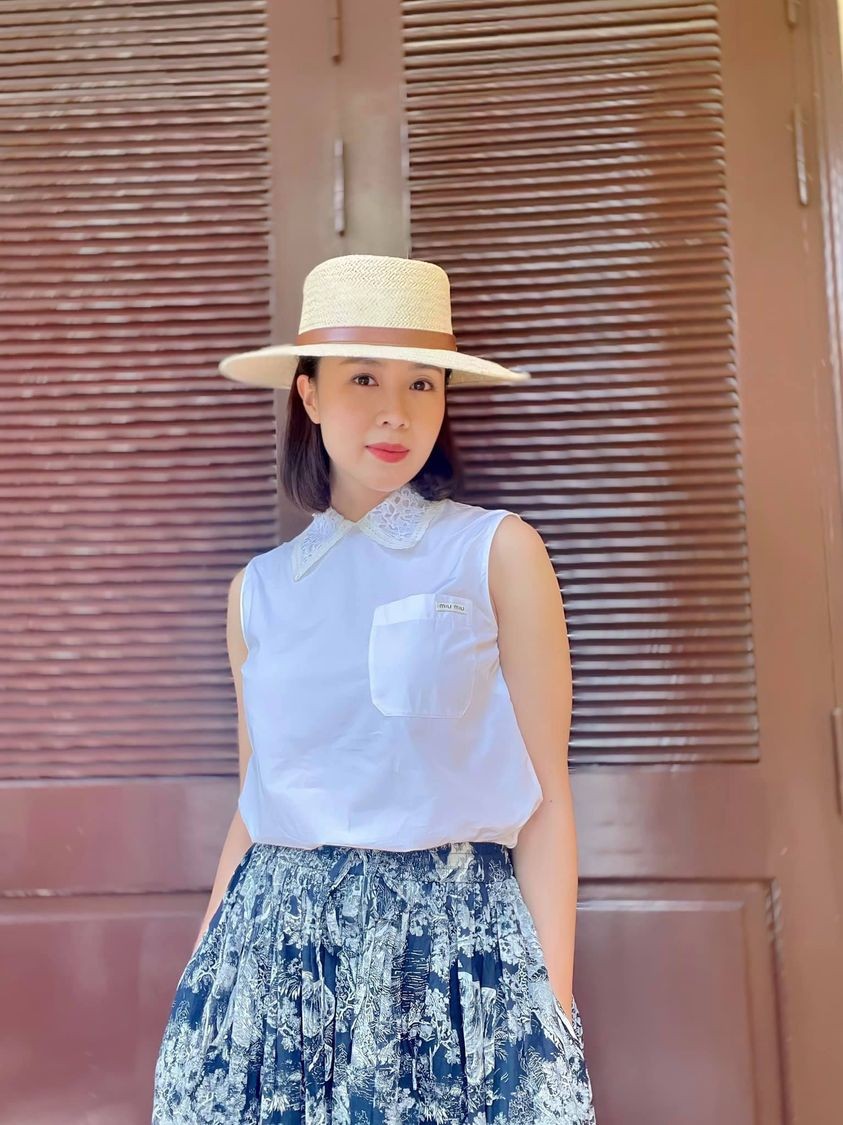 Sao Việt tuần qua: Lý Nhã Kỳ thành cô nàng hái táo, Hồng Diễm khoe ảnh, Hồng Đăng bình luận bất ngờ, MC Lê Anh khoe ảnh 'khó đỡ' của con trai