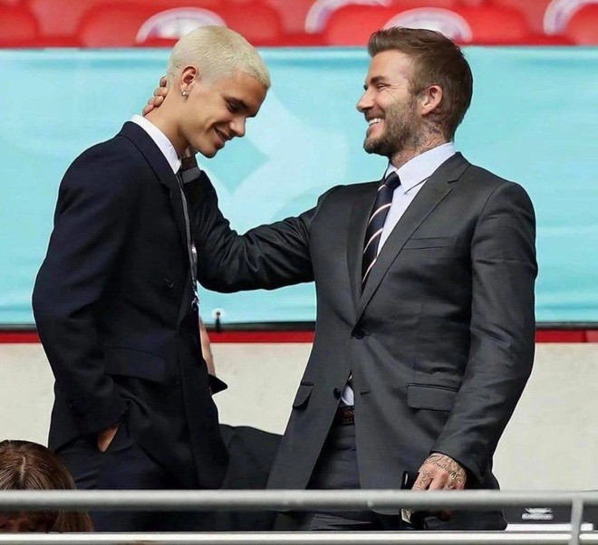 Bán kết EURO 2020: Danh thủ David Beckham lịch lãm, hào hoa khi đi cổ vũ đội Anh