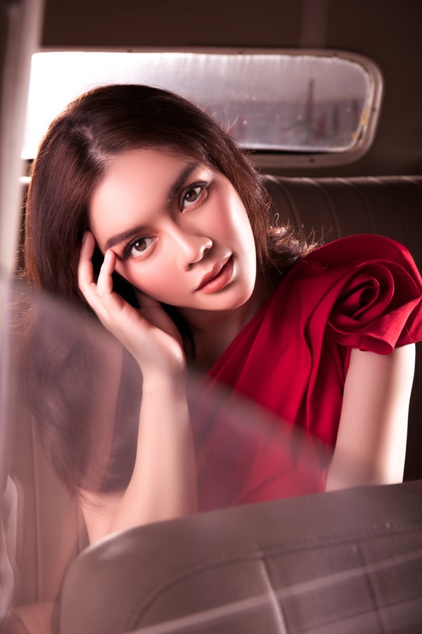 Sinh nhật Lý Nhã Kỳ, đồng nghiệp chúc cô mau lên xe hoa