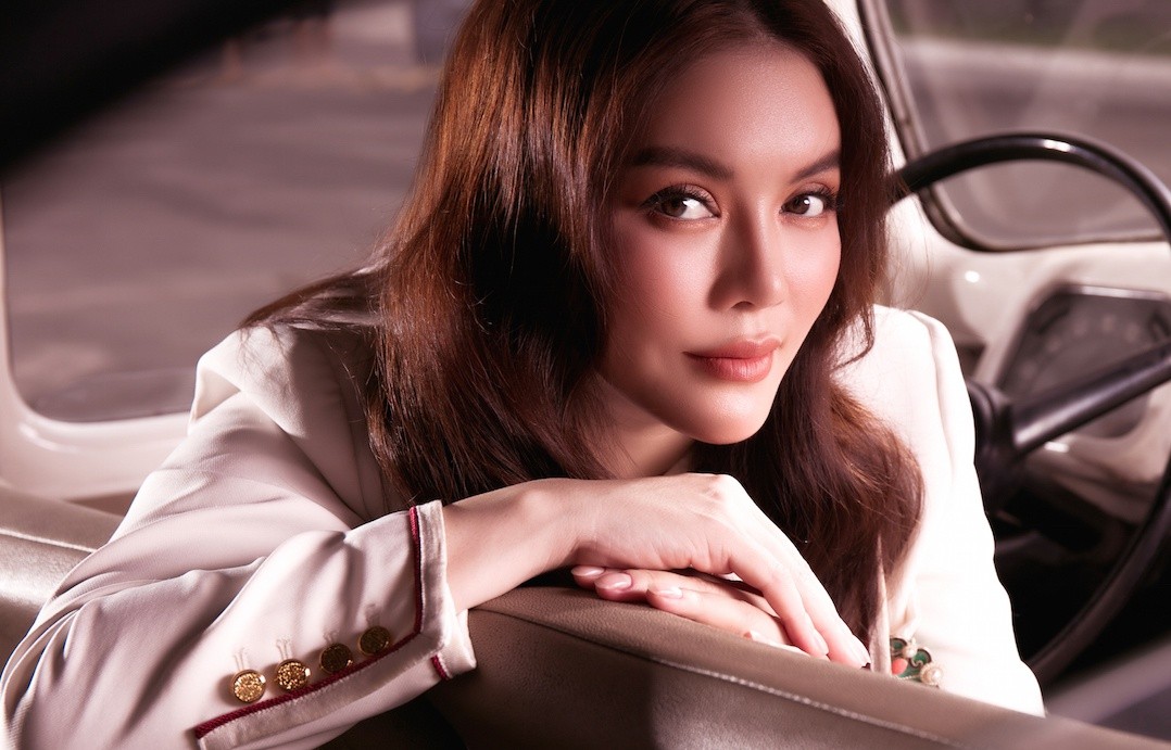 Sinh nhật Lý Nhã Kỳ, đồng nghiệp chúc cô mau lên xe hoa