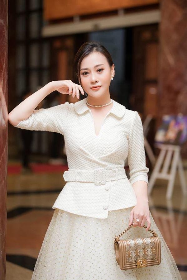 Thổn thức với gu thời trang của Phương Oanh phim Hương vị tình thân