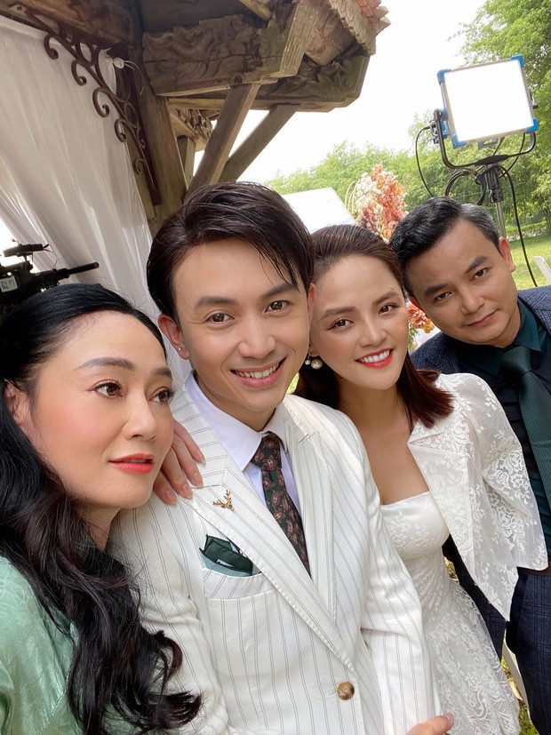 Hương vị tình thân: Lộ hậu trường đám cưới, khán giả 'đoán già đoán non' là của cặp Nam - Long, thú vị với tâm sự của 'bà Xuân' Quách Thu Phương