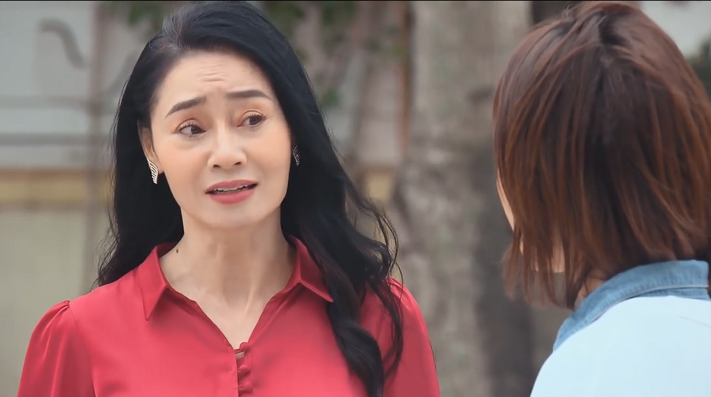 Hương vị tình thân: Bất ngờ với nhan sắc của người đàn bà bị ghét nhất phim - Quách Thu Phương