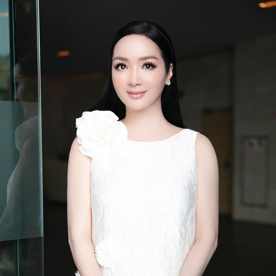 Phát sốt trước nhan sắc của Hoa hậu Giáng My sau 30 năm đăng quang