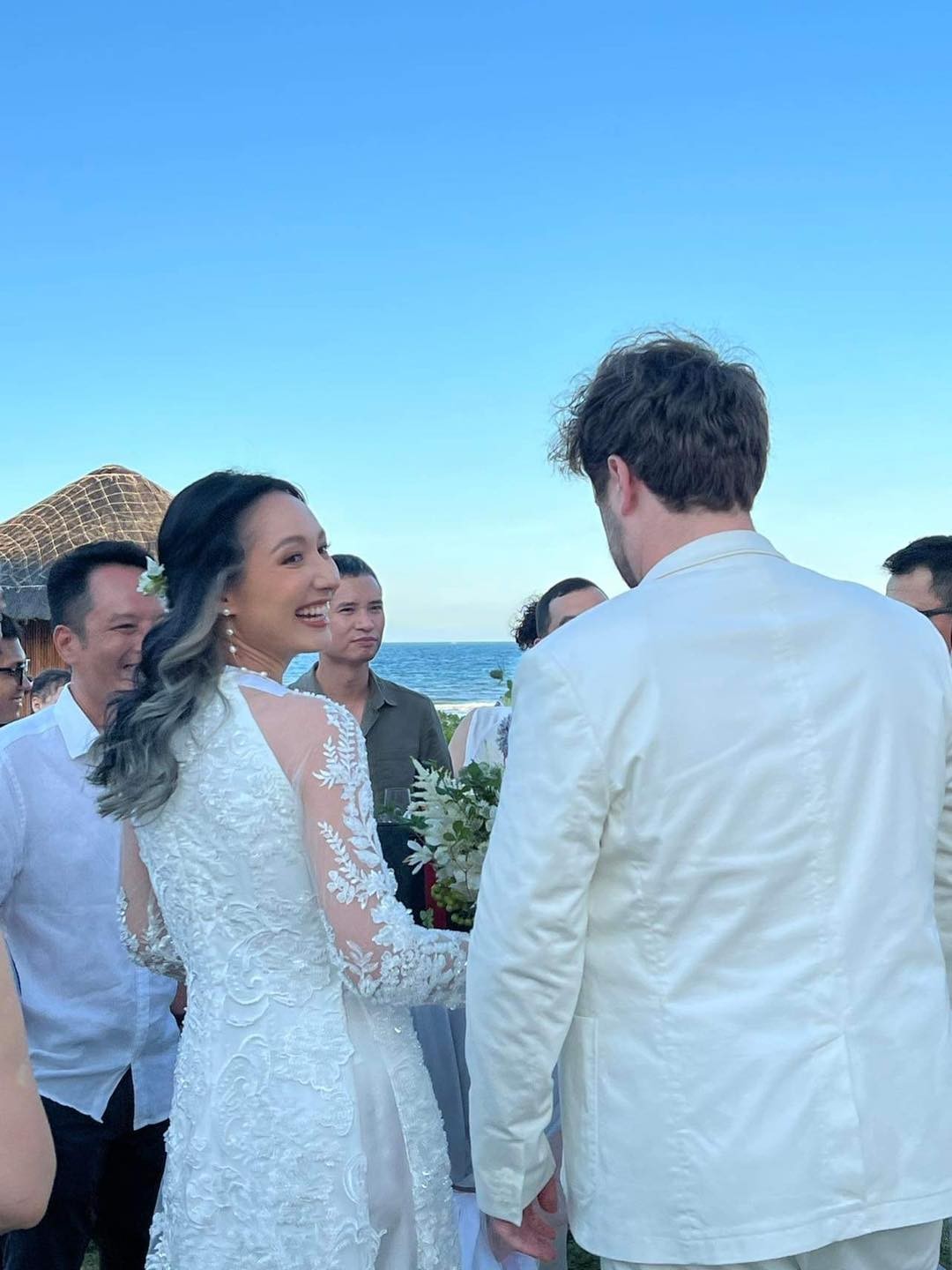 Mỹ Linh khoe ảnh đám cưới con gái tại Hội An