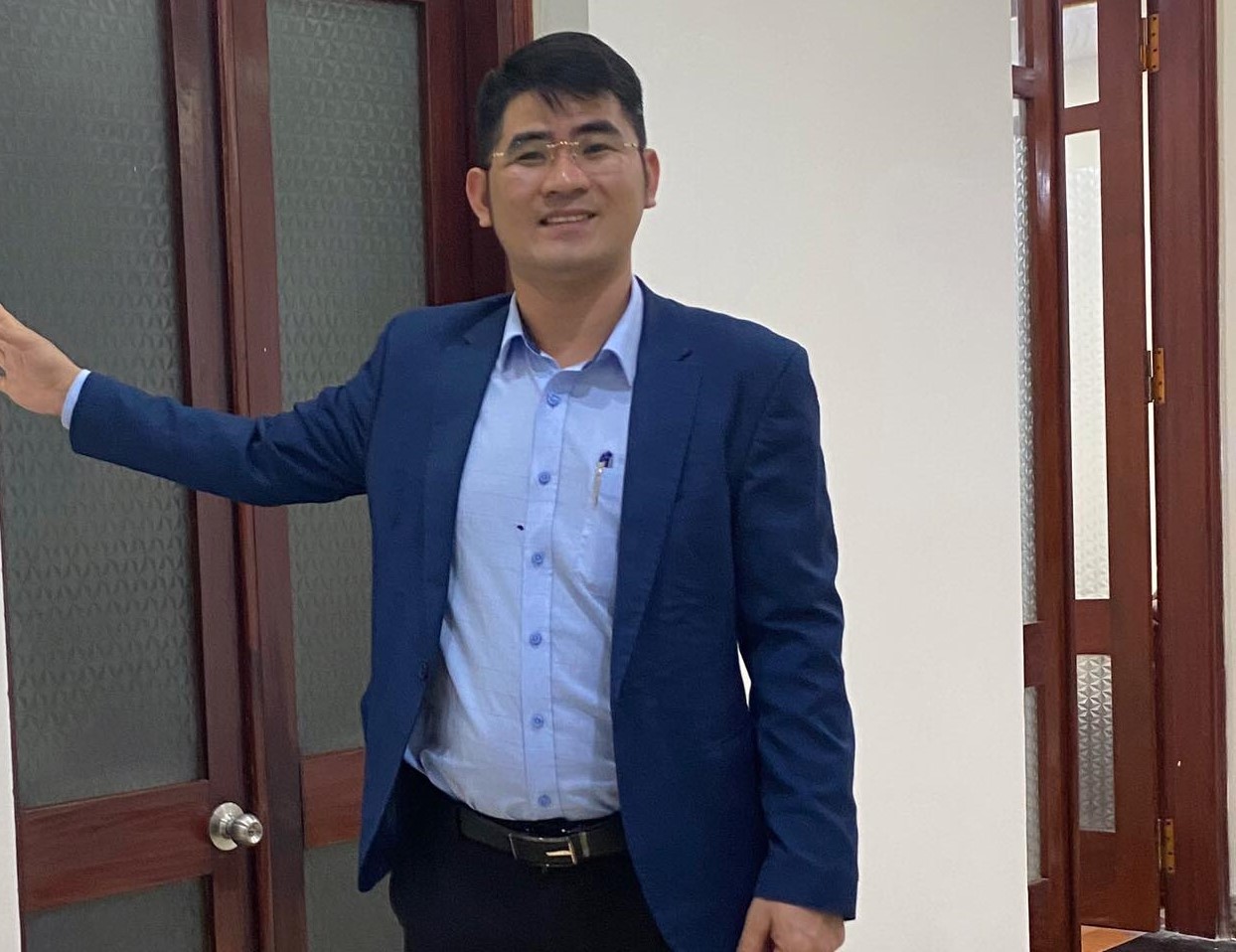 “Bạn trẻ phải tự làm giàu vốn sống và bản sắc của mình” “Bạn trẻ phải tự làm giàu vốn sống và bản sắc của mình”