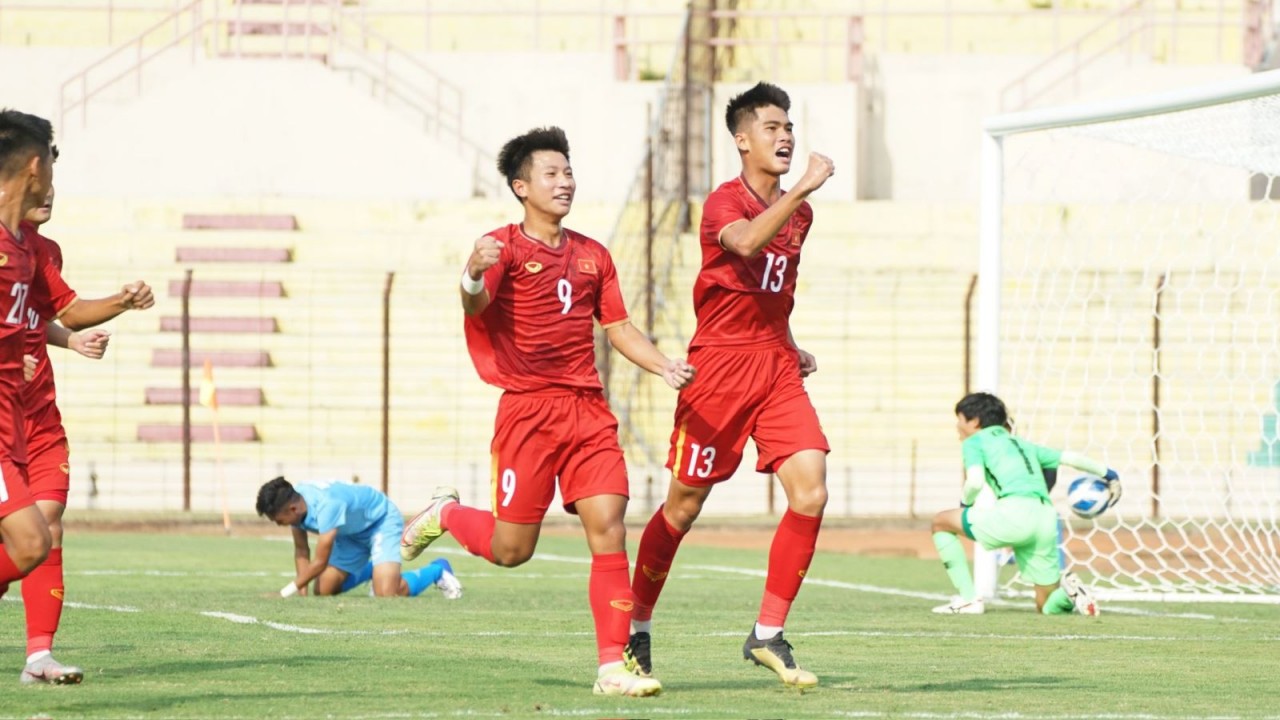 U16 Việt Nam thắng đậm Singapore trận mở màn giải Đông Nam Á U16 Việt Nam thắng đậm Singapore trận mở màn giải Đông Nam Á