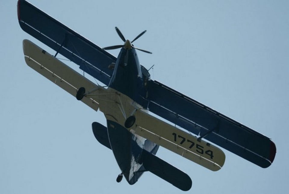 nga 3 nguoi tren may bay an 2 bi roi da thiet mang