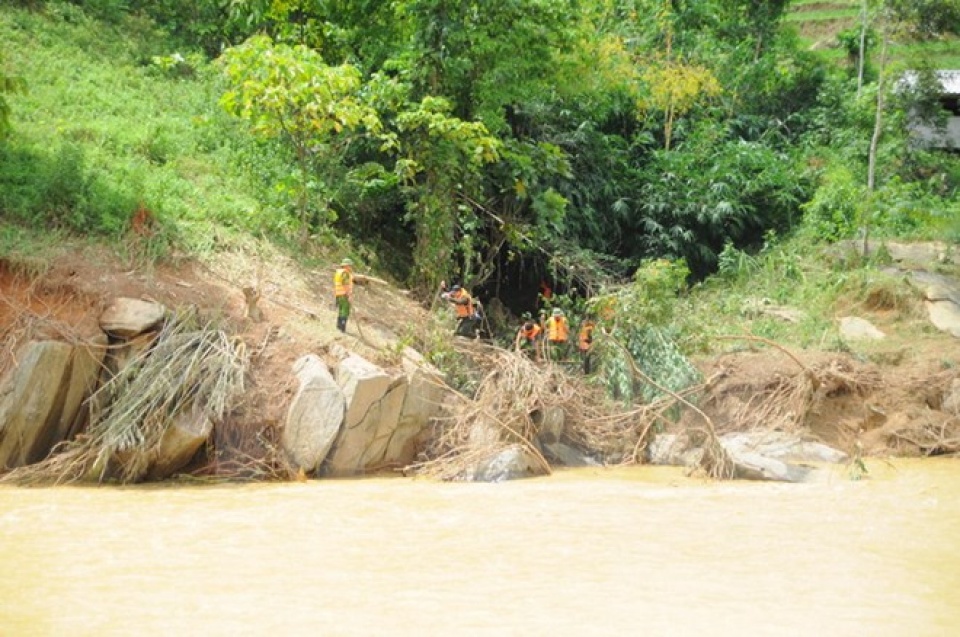 tim thay 1 thi the bi lu cuon troi tai lao cai