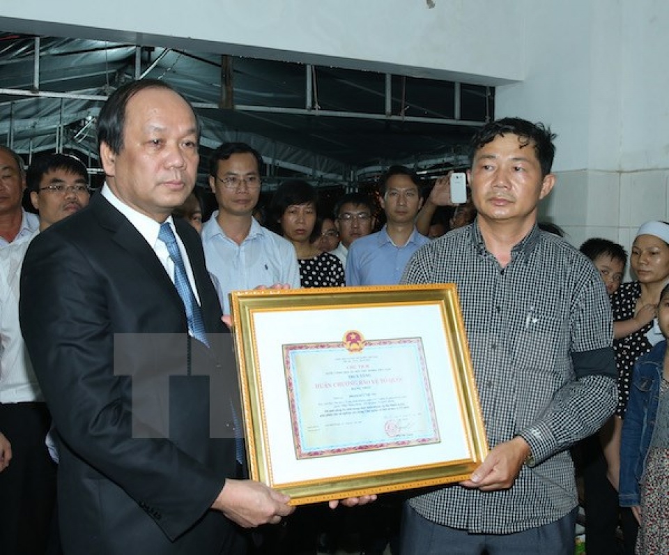 truy tang huan chuong bao ve to quoc cho phi cong pham duc trung