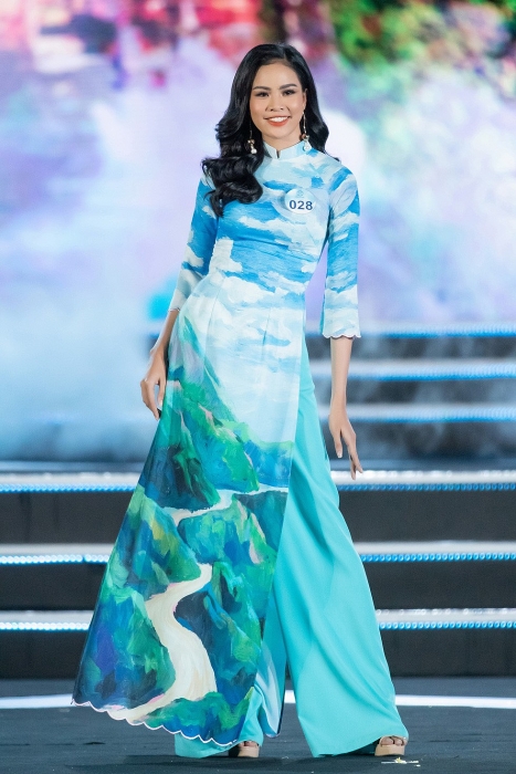 bo suu tap ao dai giup luong thuy linh dang quang hoa hau co gi dac biet