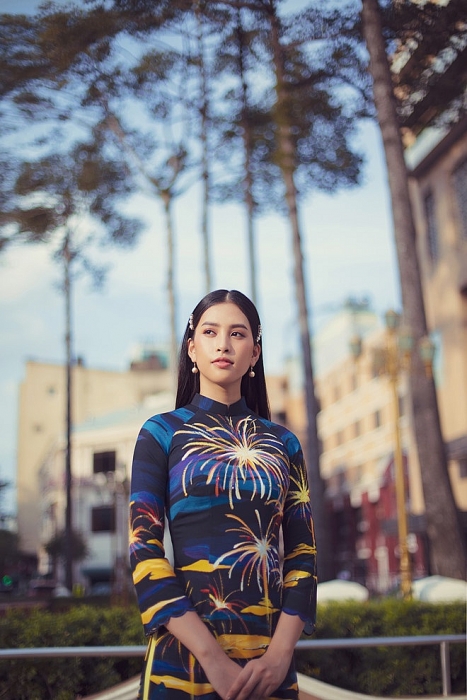 hoa hau tieu vy toa sang voi bo suu tap ao dai sai gon oi