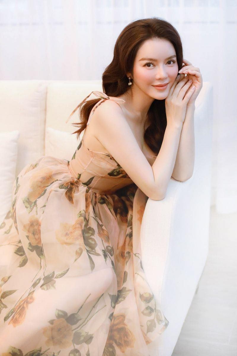 Lý Nhã Kỳ khoe dáng bốc lửa