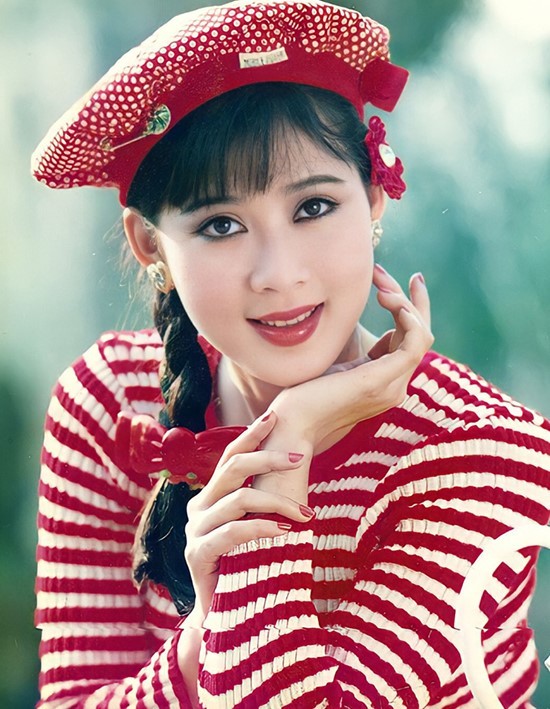 So bì sắc vóc Diễm Hương, Việt Trinh, Thu Hà thời xưa, thời nay! So bì sắc vóc Diễm Hương, Việt Trinh, Thu Hà thời xưa, thời nay!