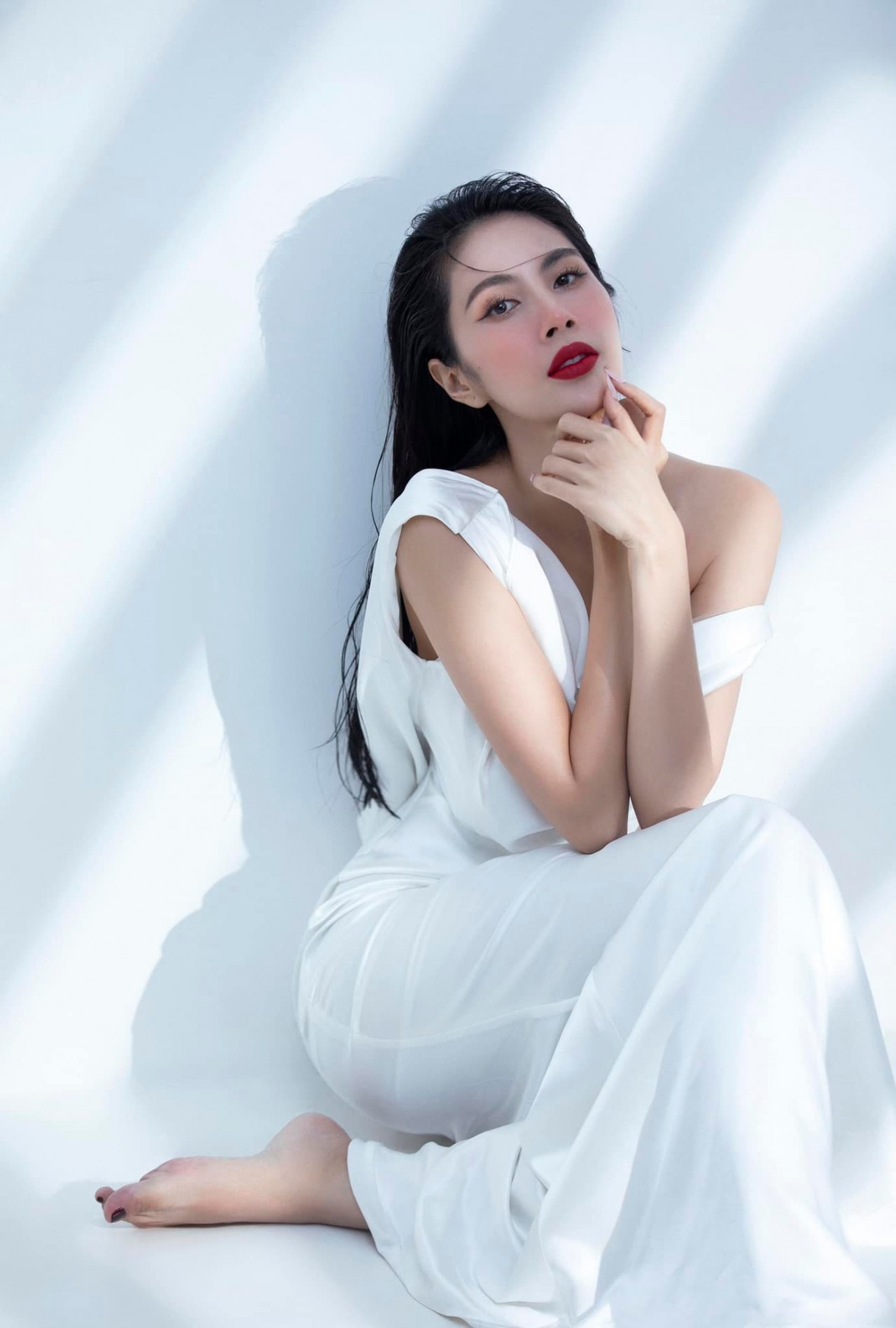 Thủy Tiên dịu dàng