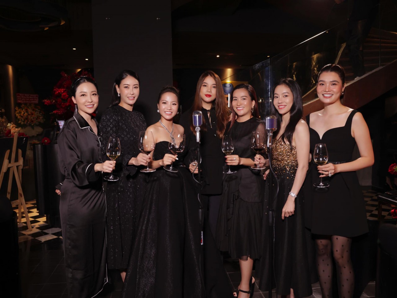 Sao Việt: Hồng Diễm... Sao Việt: Hồng Diễm...