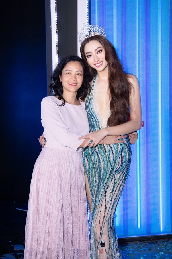 Sao Việt: Hồng Diễm... Sao Việt: Hồng Diễm...