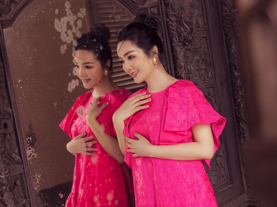 Hoa hậu Đền Hùng Giáng My ngọt ngào với màu hồng nữ tính Hoa hậu Đền Hùng Giáng My ngọt ngào với màu hồng nữ tính