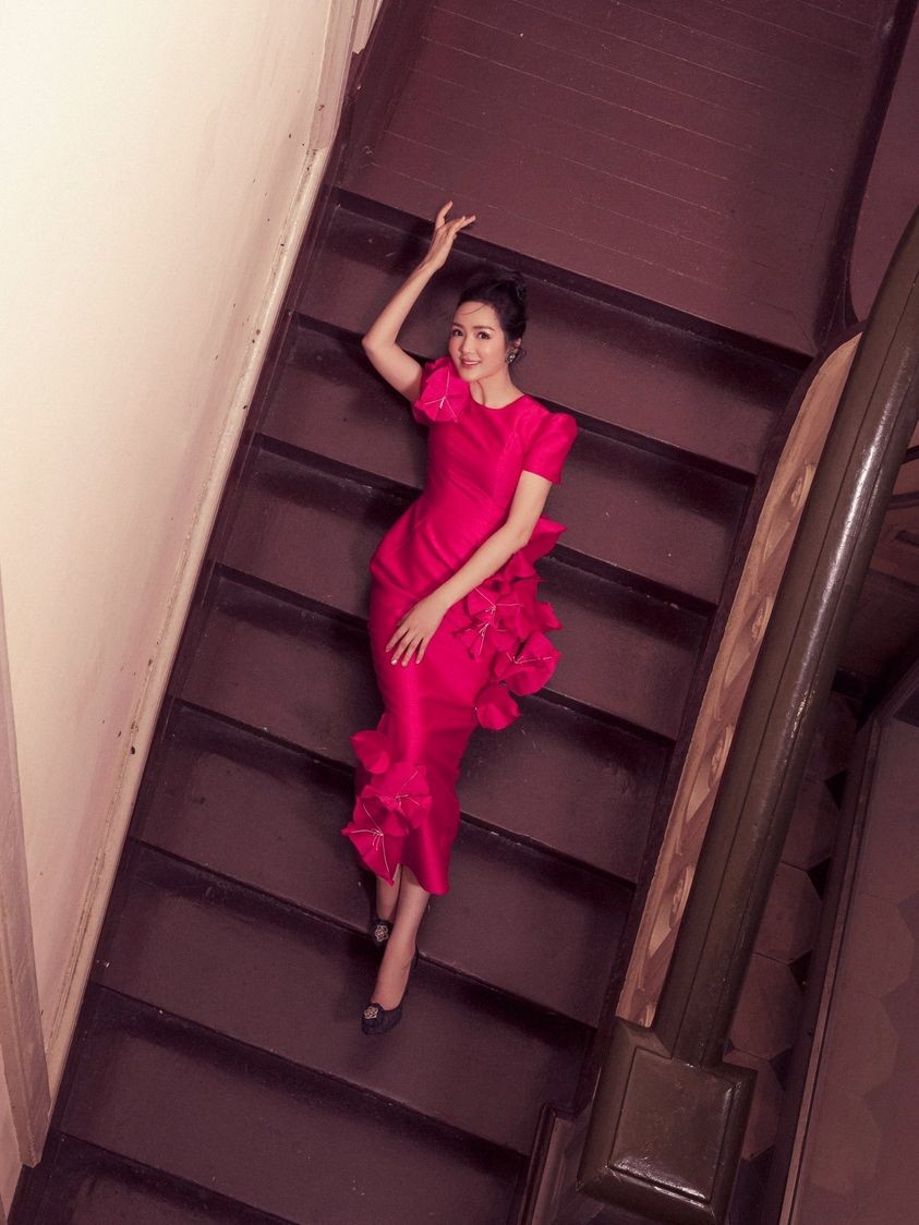 Hoa hậu Đền Hùng Giáng My ngọt ngào với màu hồng nữ tính Hoa hậu Đền Hùng Giáng My ngọt ngào với màu hồng nữ tính