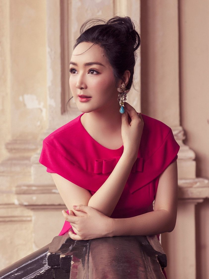 Hoa hậu Đền Hùng Giáng My ngọt ngào với màu hồng nữ tính Hoa hậu Đền Hùng Giáng My ngọt ngào với màu hồng nữ tính