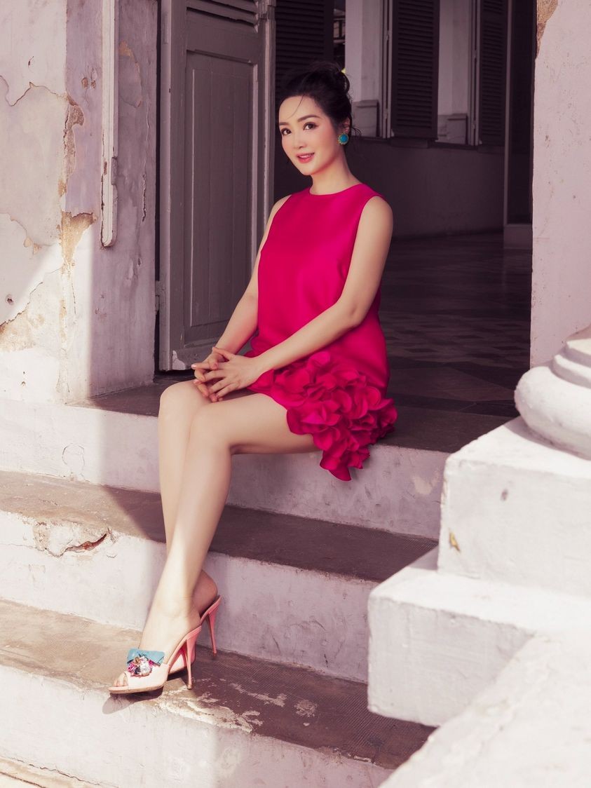 Hoa hậu Đền Hùng Giáng My ngọt ngào với màu hồng nữ tính Hoa hậu Đền Hùng Giáng My ngọt ngào với màu hồng nữ tính