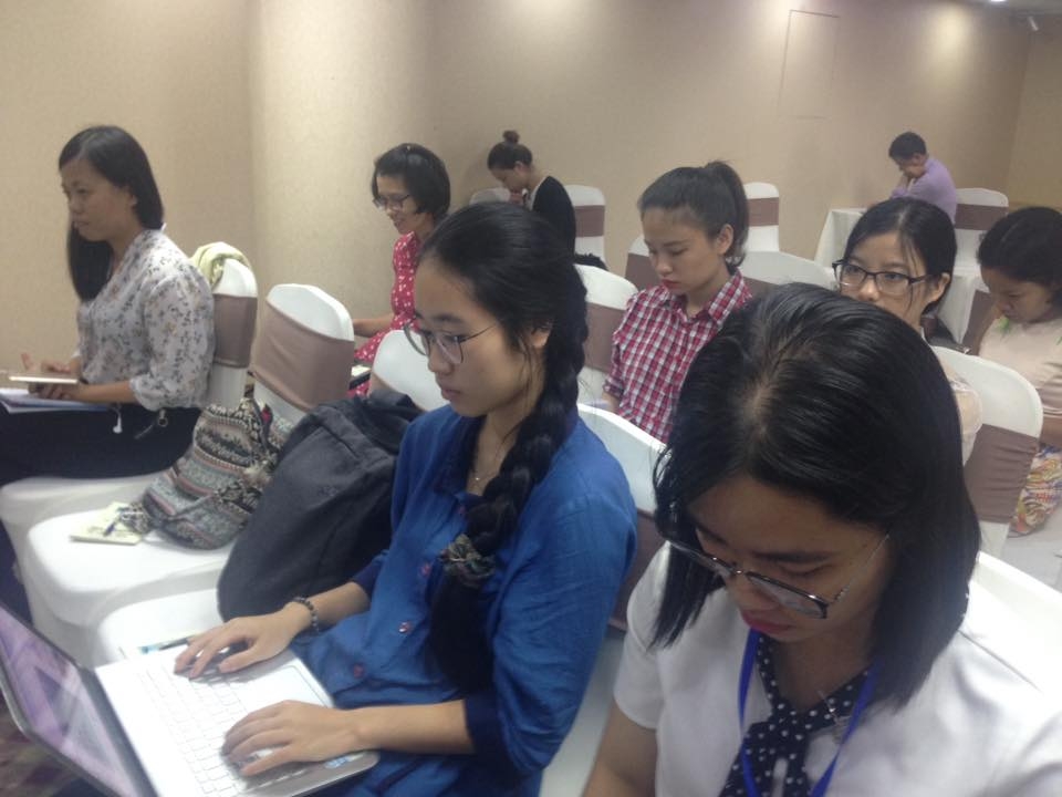 quyen tiep can thong tin nguoi dan biet de doi chu khong phai xin