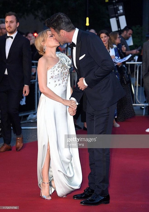 Gia đình danh thủ David Beckham nổi bật trên thảm đỏ gia dinh danh thu david beckham noi ban bat tren tham do