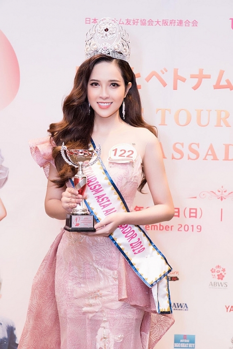 dai su ao dai le bao tuyen xuat sac dang quang hoa hau dai su du lich chau a 2019