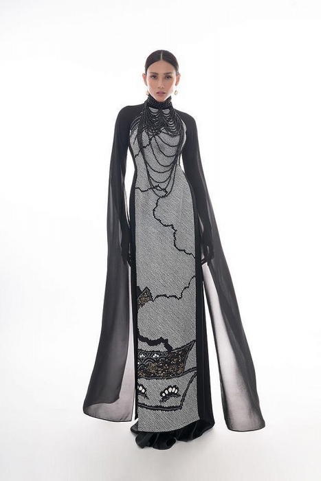 ngam dan hoa hau va nguoi mau do sac trong bo suu tap nang