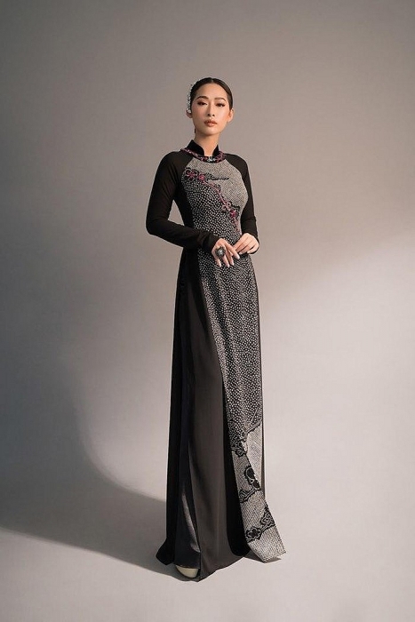 ngam dan hoa hau va nguoi mau do sac trong bo suu tap nang