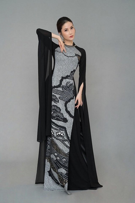 ngam dan hoa hau va nguoi mau do sac trong bo suu tap nang