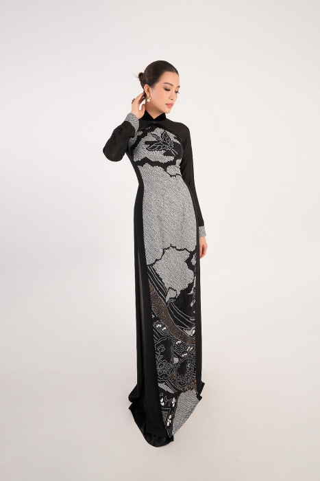 ngam dan hoa hau va nguoi mau do sac trong bo suu tap nang