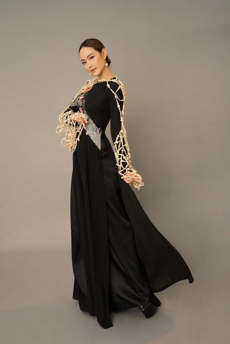 ngam dan hoa hau va nguoi mau do sac trong bo suu tap nang