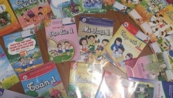 Tranh luận về bộ sách giáo khoa lớp 1: Xã hội hóa dưới 'bàn tay' quản lý Nhà nước?
