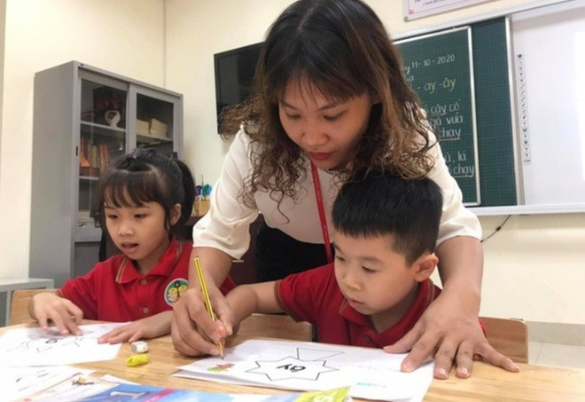 Hà Nội yêu cầu giãn thời gian đóng học phí cho học sinh