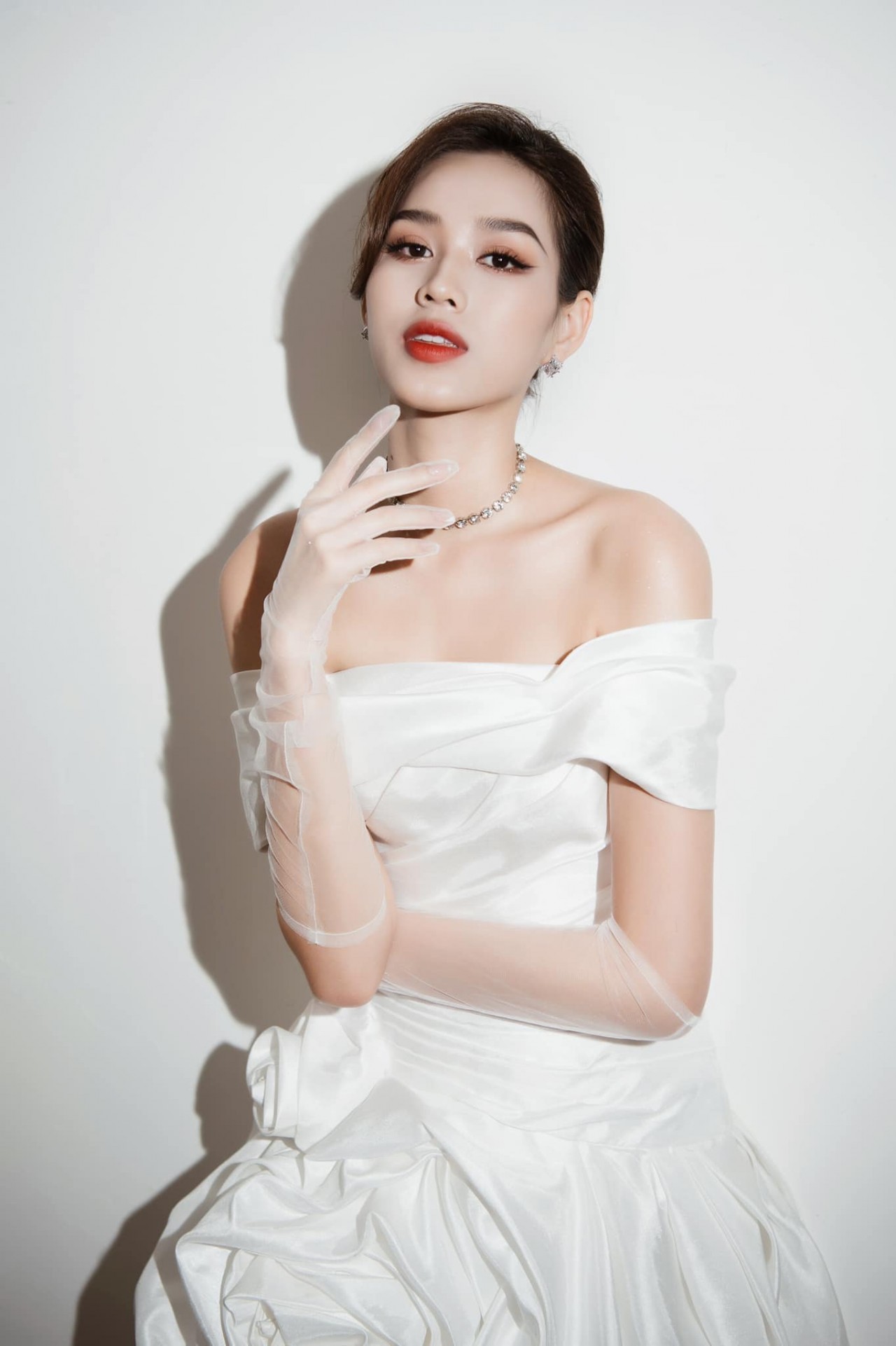 Hoa hậu Đỗ Thị Hà thần thái đỉnh cao