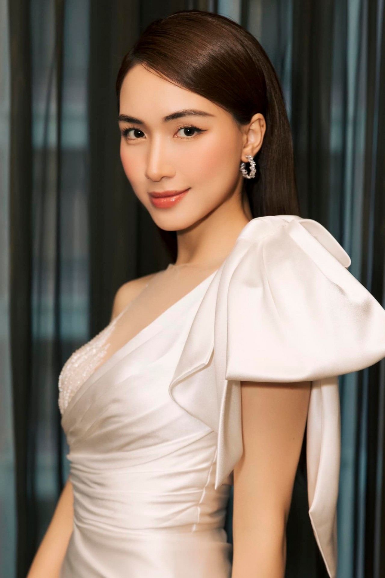 Ngắm nhan sắc Hòa Minzy