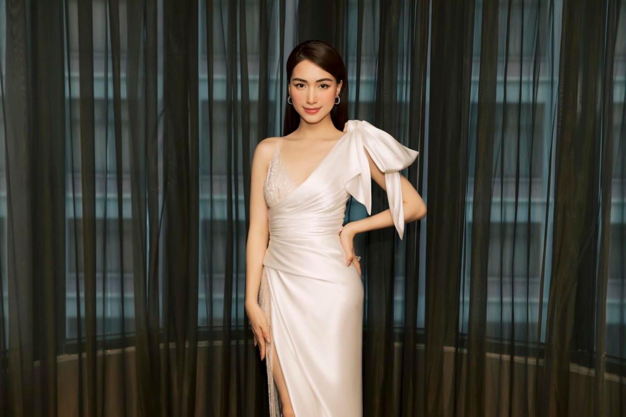 Ngắm nhan sắc Hòa Minzy