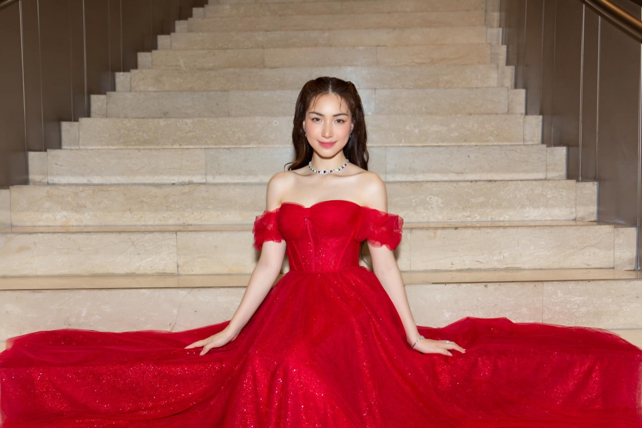 Ngắm nhan sắc Hòa Minzy