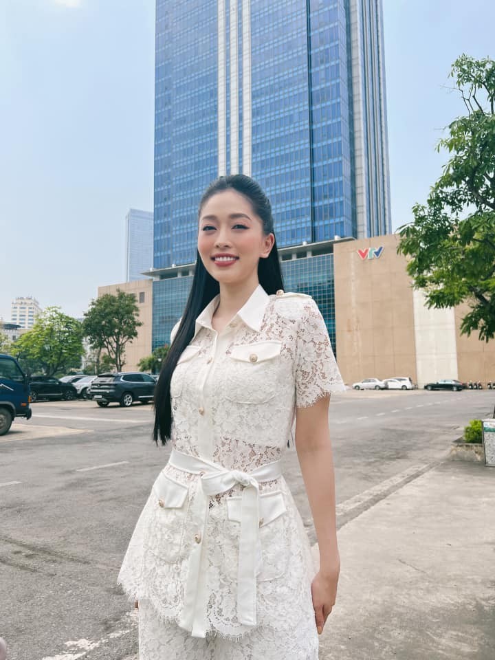 Ngắm nhan sắc Á hậu Phương Nga