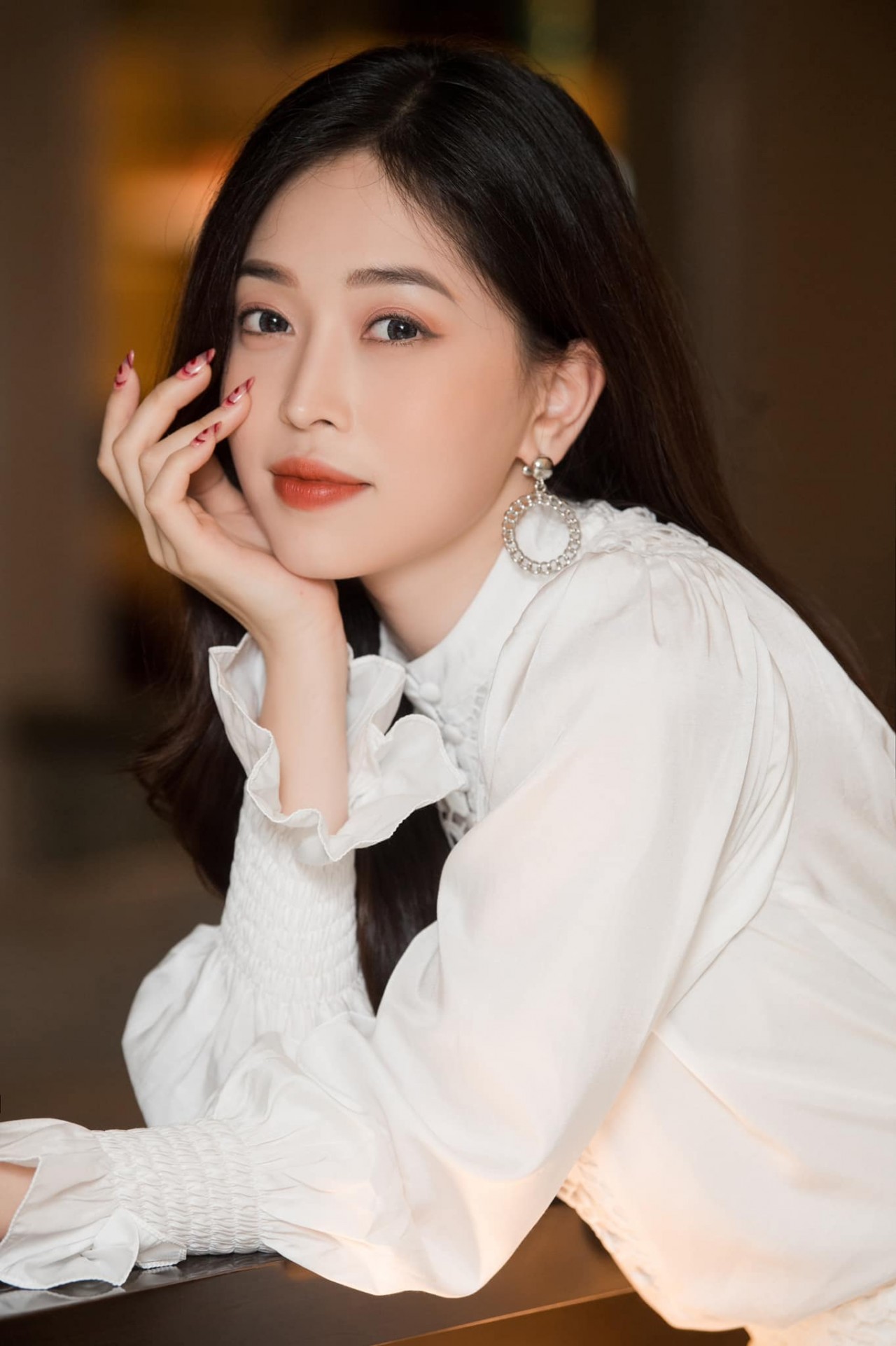 Ngắm nhan sắc Á hậu Phương Nga