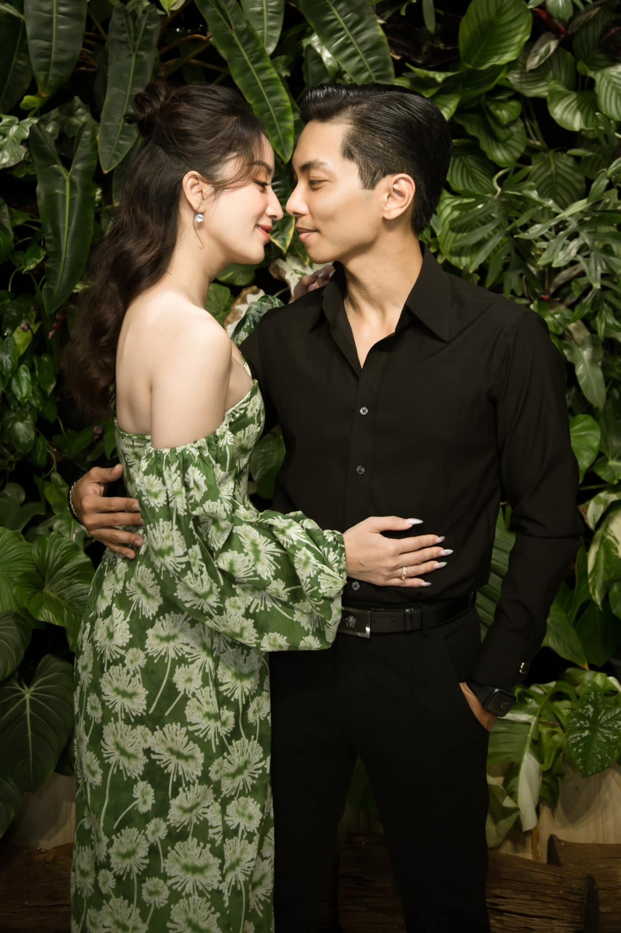 Cặp đôi Khánh Thi - Phan Hiển có nhiều khoảnh khắc đẹp, tình tứ bên nhau khiến nhiều người ngưỡng mộ.
