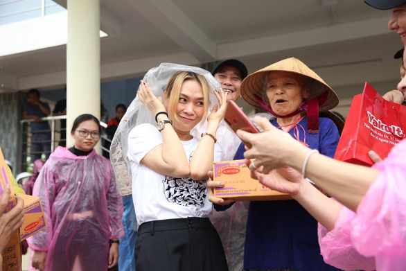 my tam tran thanh thuy tien dong loat huong ve mien trung