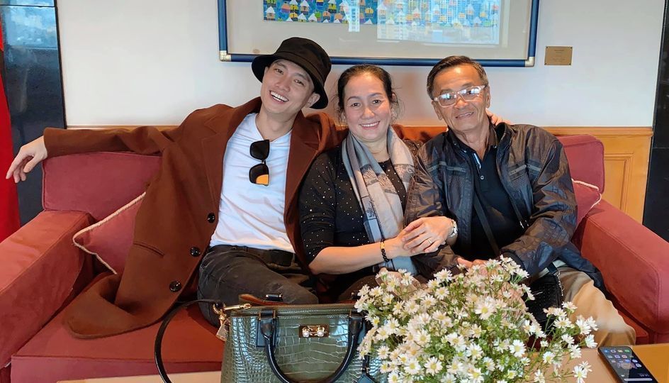 Sao Việt tuần qua: Mỹ Tâm bật khóc khi gặp bà con vùng lũ, Thủy Tiên bị chồng gọi là 'cô vợ trời hành', Mai Phương Thúy khoe body chuẩn