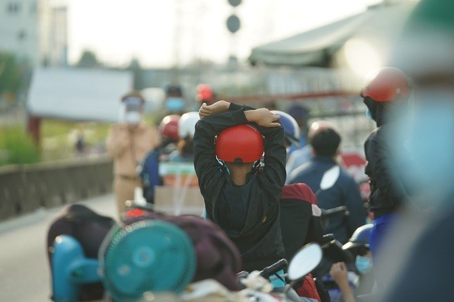 TP. Hồ Chí Minh: Năm học sang tháng thứ 2, trường chưa liên lạc được với học sinh