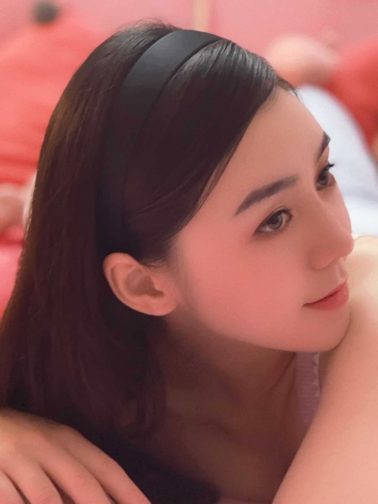 Thu Quỳnh đăng ảnh tình tứ với bạn diễn