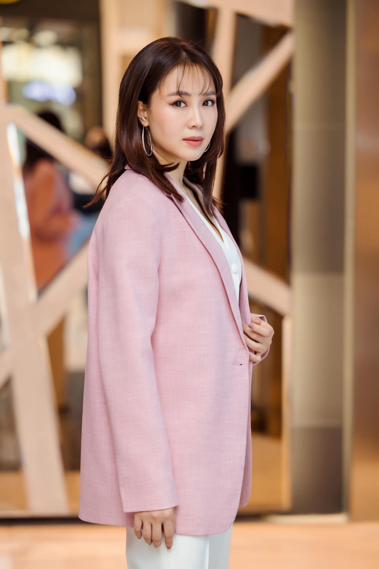 Thu Quỳnh đăng ảnh tình tứ với bạn diễn