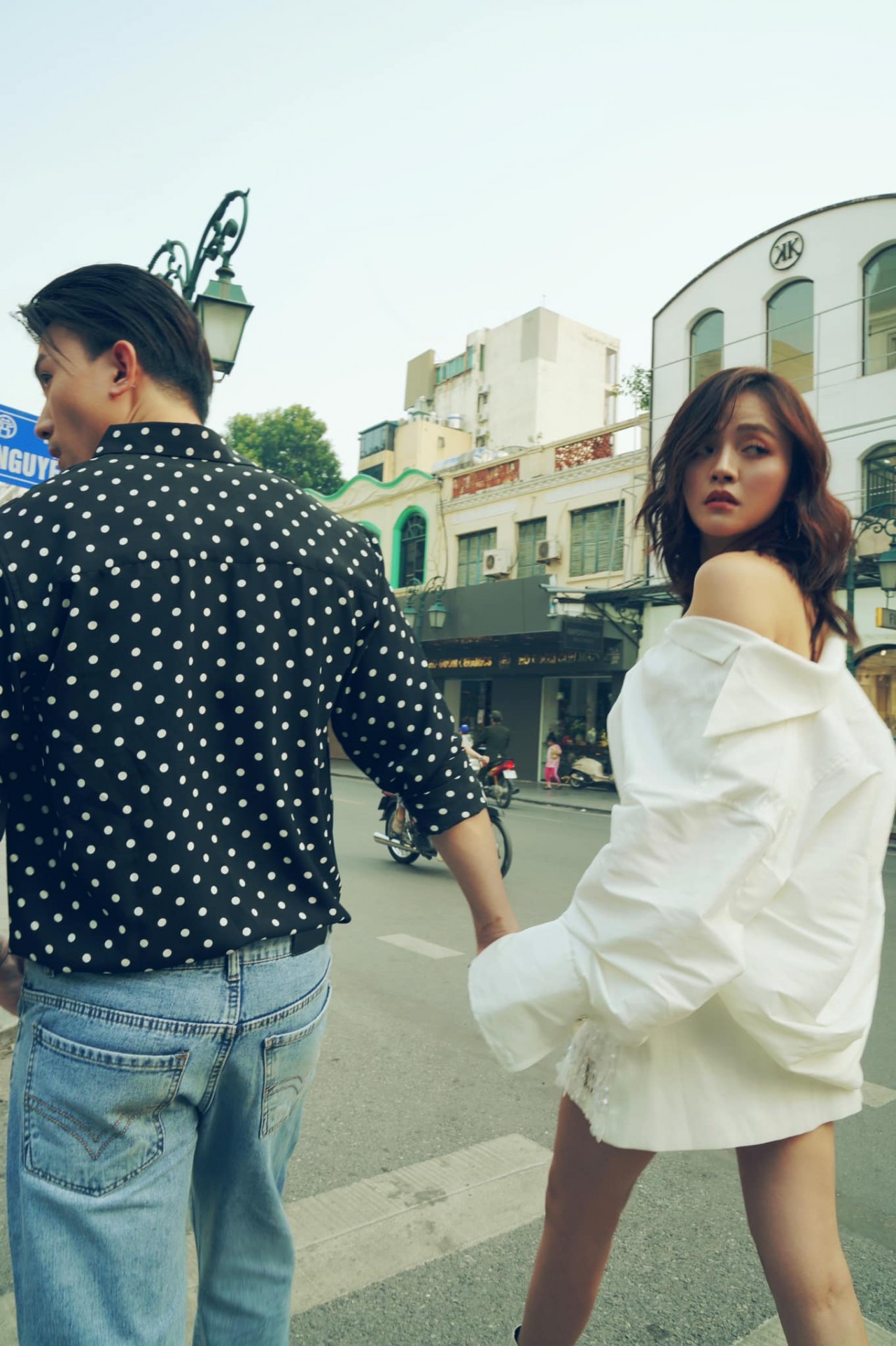 Thu Quỳnh đăng ảnh tình tứ với bạn diễn