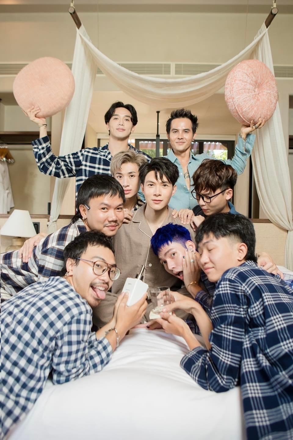 Diễm My 9X, Ngọc Trinh làm phù dâu đám cưới Anh Tú - Diệu Nhi