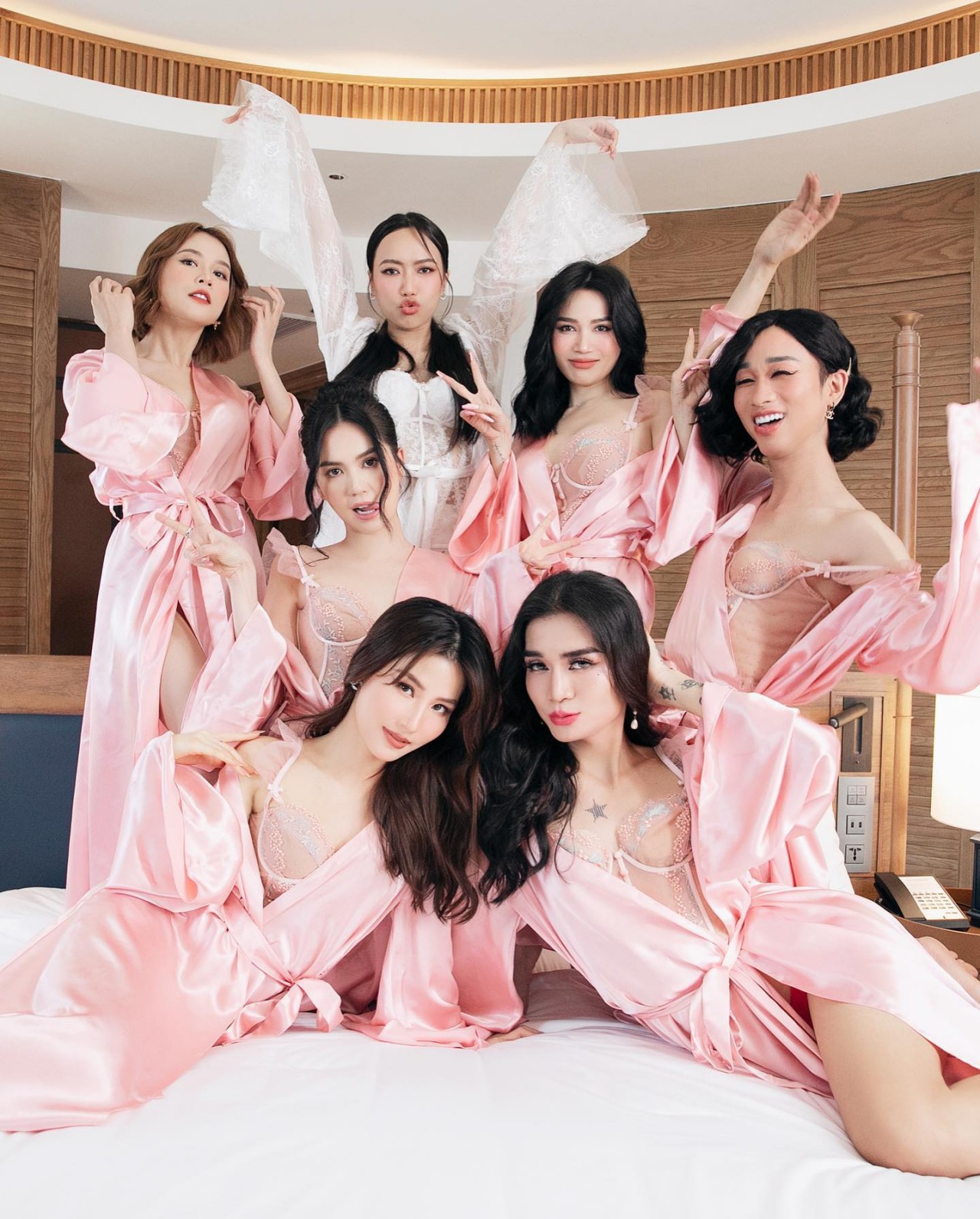 Diễm My 9X, Ngọc Trinh làm phù dâu đám cưới Anh Tú - Diệu Nhi